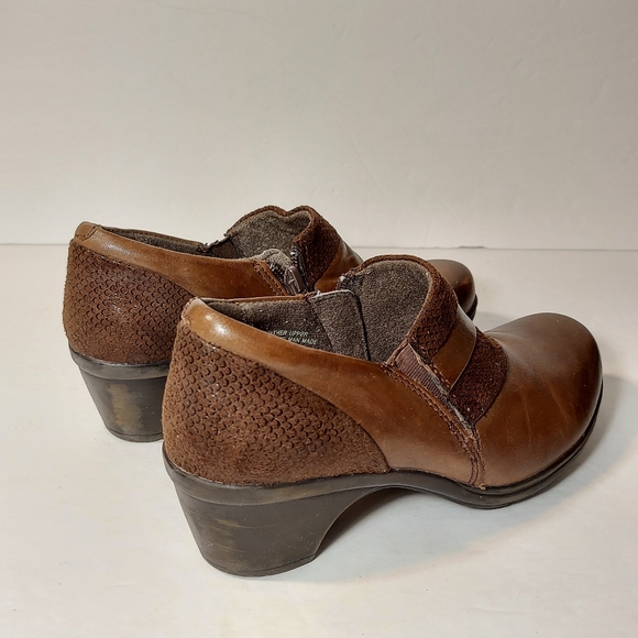 Earth Origin Women's Size 6 (M), Brown Leather Suede Slip On Zip Shoes - Picture 12 of 13